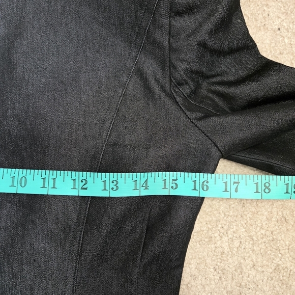 JAQUELINE CONOIR Designer Dark Wash Denim Fitted Blazer. Size 2 - Picture 10 of 11